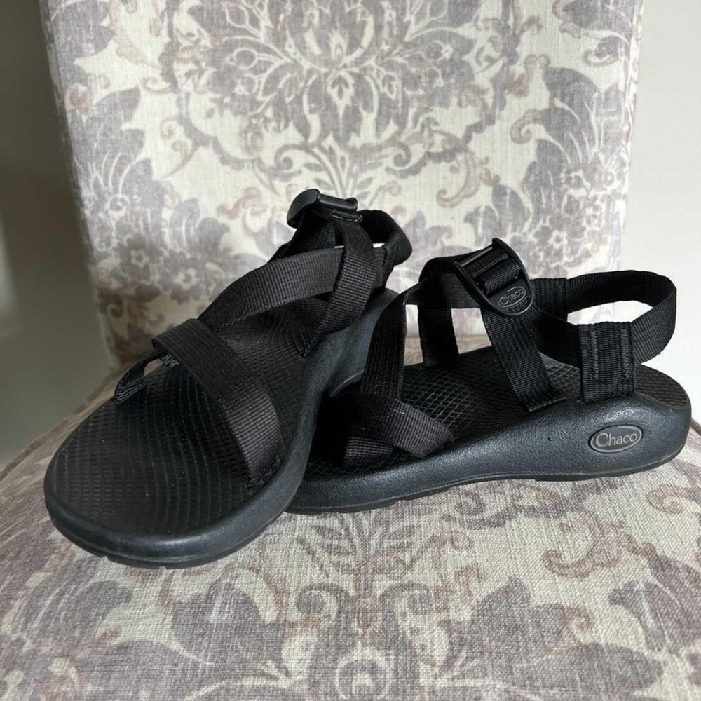 Women’s size 8.  Wore 3 times.  Just not a good fit for my feet.